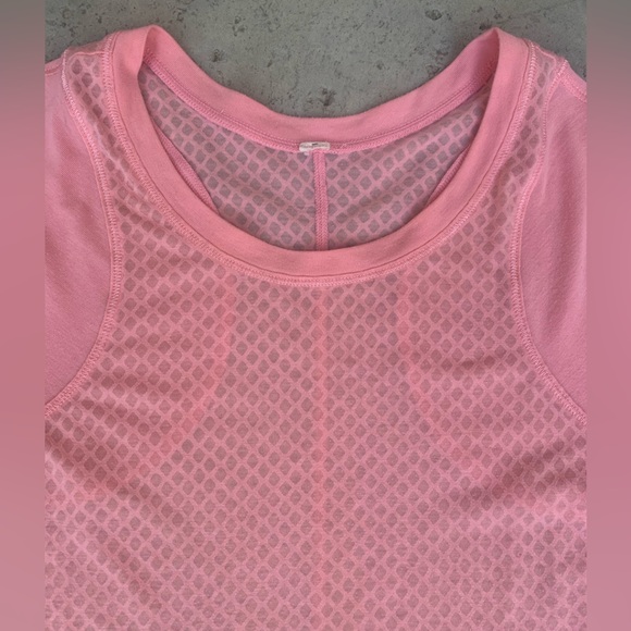 Lululemon pink semi sheer long sleeve Curved Hem Athletic Top shirt size 4 - Picture 3 of 6